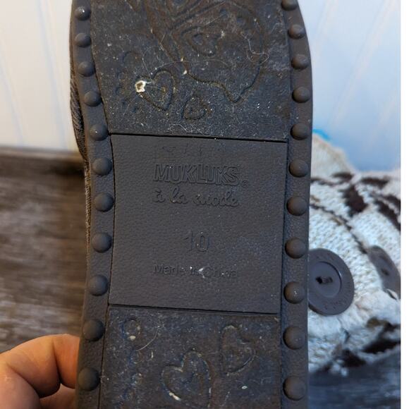 Mukluks Women's Tan/Brown Sweater Snowflake Slipper Boot Size 10 - Picture 5 of 5